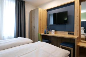 Ένα ή περισσότερα κρεβάτια σε δωμάτιο στο Reos Hotel Isny +18 φωτογραφίες