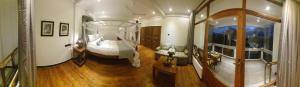 Margaret House في ميريسا: اطلالة علوية لغرفة كبيرة بها غرفة نوم