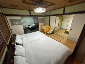 やすらぎの宿 菜の香客房内的一张或多张床位