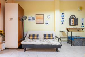 维拉西米乌斯Pentagramma Apartment Villasimius的一间医院,一间房间里设有床铺