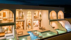 Bazén v ubytování Tasana bar and luxury resort nebo v jeho okolí