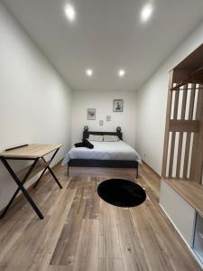 Postel nebo postele na pokoji v ubytování Appartement chaleureux en hyper centre de Gap