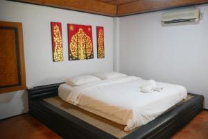 Postel nebo postele na pokoji v ubytování Big Elk Steak House - HomeStay