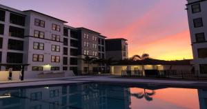 Bazén v ubytování Westshore Apartments by Barsala nebo v jeho okolí