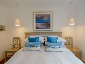 a bedroom with a large bed with blue pillows at 2 Bed in Leominster 78637 in Stoke Prior