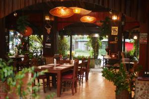 Restaurace v ubytování Big Elk Steak House - HomeStay