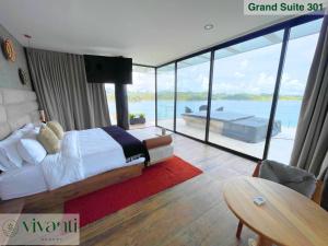 a bedroom with a bed and a view of the ocean at Vivanti Resort in Guatapé