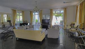 TV a/nebo společenská místnost v ubytování Chateau Elysium