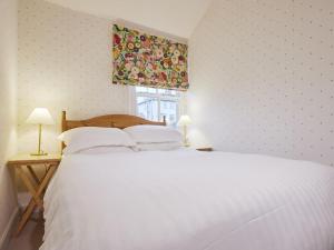 a bedroom with a white bed and a window at 2 Bed in Keswick SZ009 in Keswick