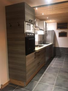 Zdjęcie z galerii obiektu appartement cosy style montagne avec jardin w mieście La Maure