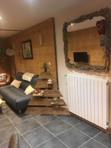 Zdjęcie z galerii obiektu appartement cosy style montagne avec jardin w mieście La Maure