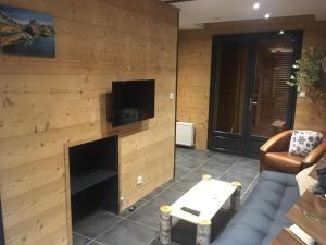 Zdjęcie z galerii obiektu appartement cosy style montagne avec jardin w mieście La Maure