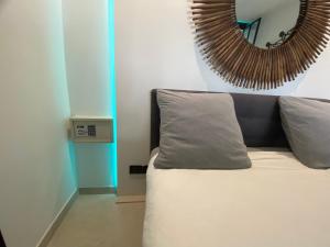Łóżko lub łóżka w pokoju w obiekcie MarinesAppartement, Le quai Tropézien marina