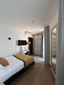 Postel nebo postele na pokoji v ubytování Hotel San Miguel Menorca + 37 fotografií