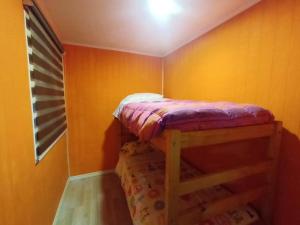 a small room with a bunk bed in the corner at Los Dálmatas in Osorno