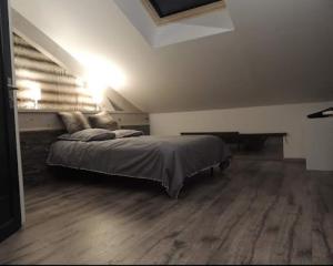 Zdjęcie z galerii obiektu appartement cosy style montagne avec jardin w mieście La Maure