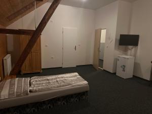 Ένα ή περισσότερα κρεβάτια σε δωμάτιο στο Motorest Na Ráně