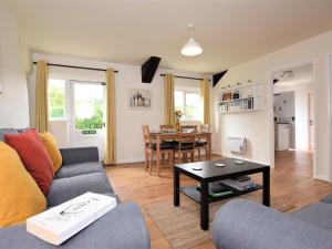 a living room with a couch and a table at 2 Bed in Bampton SHAYN in Huntsham