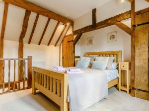 a bedroom with a bed and a wooden staircase at 2 Bed in Bretforton 89476 in Bretforton