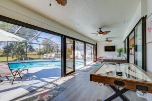 Piscina di Apollo Beach Oasis Lanai and Heated Pool! o nelle vicinanze