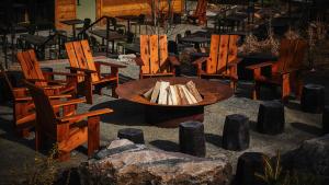 a wooden table and chairs in a yard at Trailhead Lodge in Estes Park