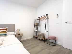 a bedroom with a bed and a table and a chair at Apartamentos Gredos 001 in Jaraiz de la Vera