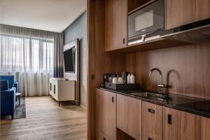 A cozinha ou cozinha compacta de Geneva Marriott Hotel