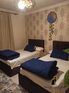 Postel nebo postele na pokoji v ubytování Paradise Gates Madinaty B6 -H-