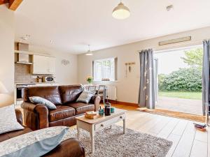 Χώρος καθιστικού στο 2 Bed in Bude CRABB