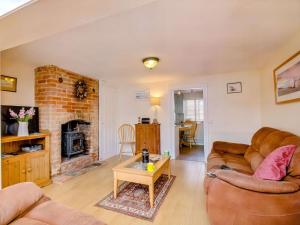 Posezení v ubytování 2 Bed in Bacton FISN8