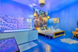 Posteľ alebo postele v izbe v ubytovaní Luxury Jardin Majorelle paris orly avec jacuzzi