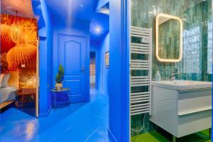 Kúpeľňa v ubytovaní Luxury Jardin Majorelle paris orly avec jacuzzi
