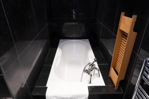 Fotografie z fotogalerie ubytování Cute & cosy 1 double bedroom garden flat v destinaci Brighton & Hove + 8 fotografií