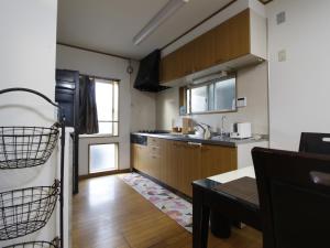 Köök või kööginurk majutusasutuses NEW_OPEN新宿エリア・家族やグループ最適・希少独立TOWNHOUSE　
