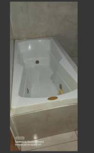 a white bath tub with a drain in it at Casa Vip Pileta Climatizada Carlos Paz in Tanti