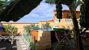 Bazén v ubytování Casa" VISTAS AL TEIDE" mar Piscina privada parking cubierto gratuito en las instalaciones nebo v jeho okolí