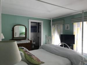 Voodi või voodid majutusasutuse The Monadnock Inn toas