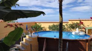 Bazén v ubytování Casa" VISTAS AL TEIDE" mar Piscina privada parking cubierto gratuito en las instalaciones nebo v jeho okolí