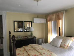Voodi või voodid majutusasutuse The Monadnock Inn toas