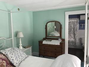 Voodi või voodid majutusasutuse The Monadnock Inn toas