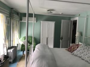 Voodi või voodid majutusasutuse The Monadnock Inn toas