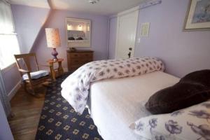 Voodi või voodid majutusasutuse The Monadnock Inn toas