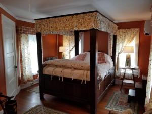 Voodi või voodid majutusasutuse The Monadnock Inn toas