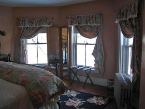 Voodi või voodid majutusasutuse The Monadnock Inn toas