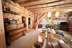 Η κουζίνα ή μικρή κουζίνα στο Davis Cabin, Historic Charmer