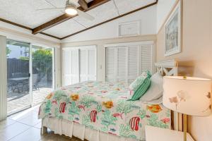 Katil atau katil-katil dalam bilik di Manasota Key Vacation Rental with Beach Access!