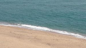 a view of the beach with the ocean at Apartamentos Bon Repós in Santa Susanna