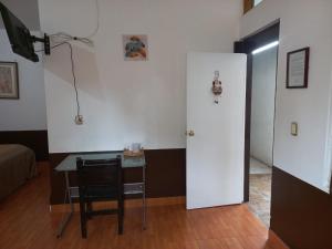 TV a/nebo společenská místnost v ubytování Hotel Alameda Maravatio + 10 fotografií