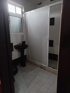 Kylpyhuone majoituspaikassa Hotel Alameda Maravatio
