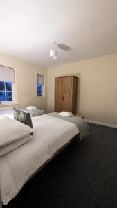 A bed or beds in a room at The Cosy Beech